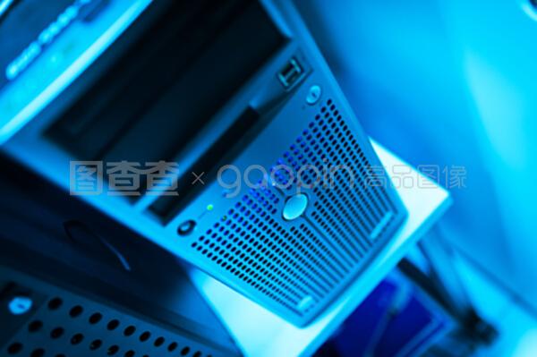 网络服务器与云计算装备技术服务 驱动数字时代的核心引擎